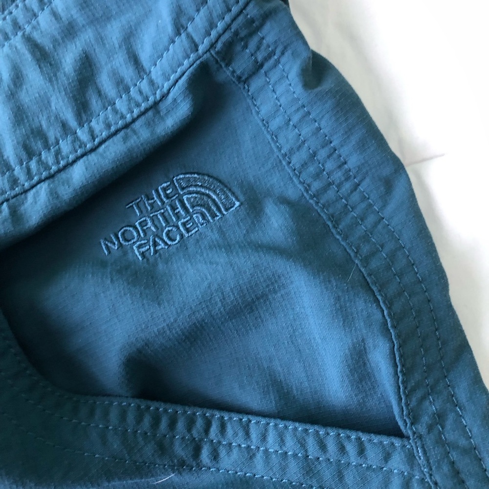 Women’s NorthFace shorts size 14 - Picture 5 of 5